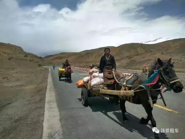 川藏線(xiàn)路途中的藏民