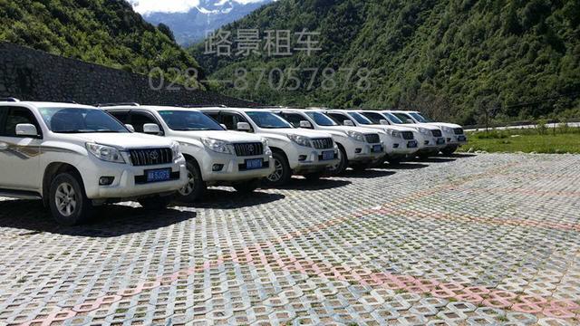 旅游租車(chē)服務(wù)戶(hù)外車(chē)輛展示