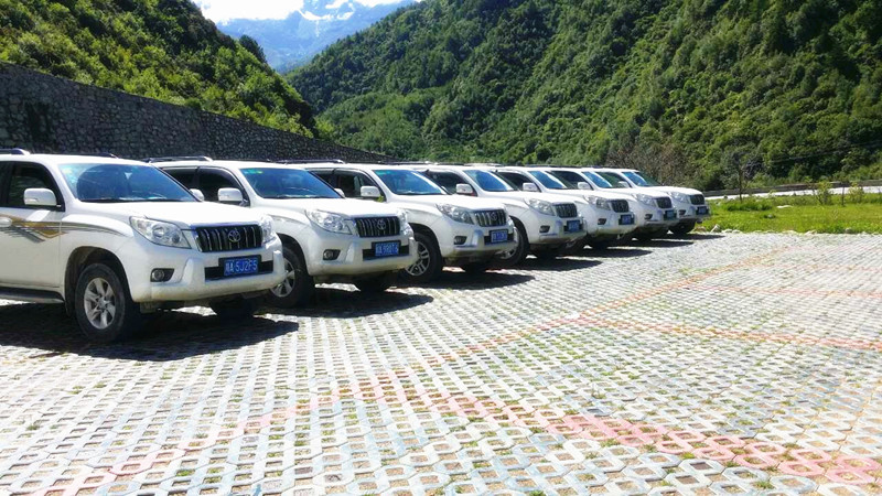 成都越野汽車(chē)租賃