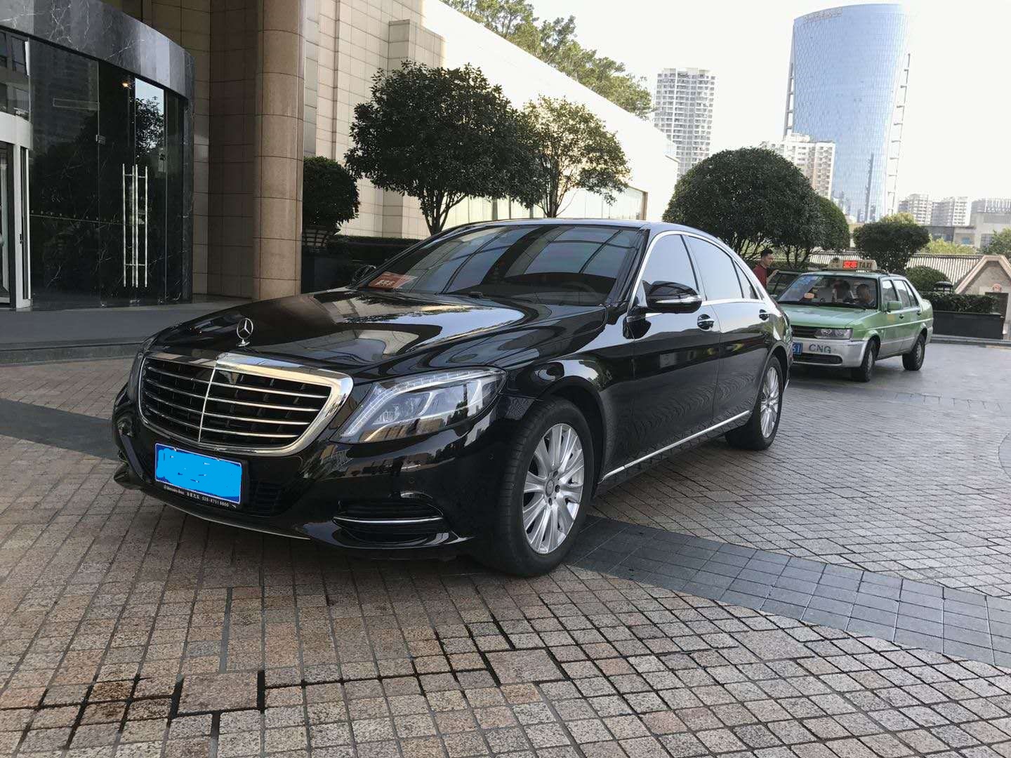 在成都上哪租高端車(chē)以及它們的租賃價(jià)格是多少